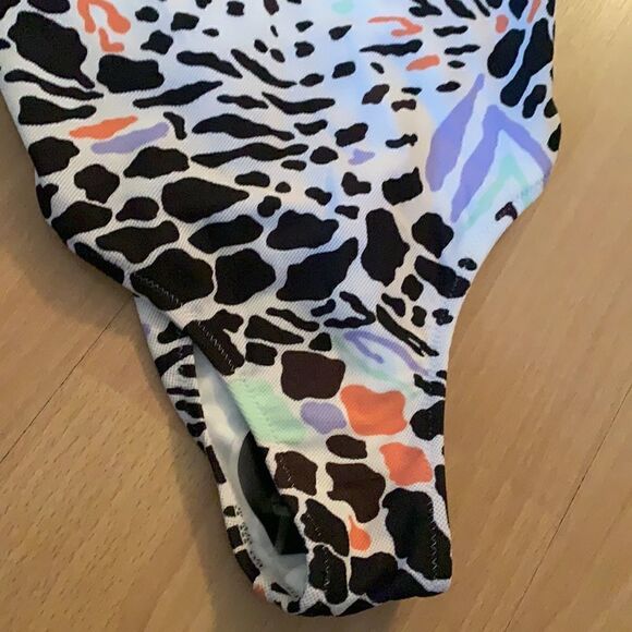 VOLCOM Swimsuit  - Picture 2 of 6